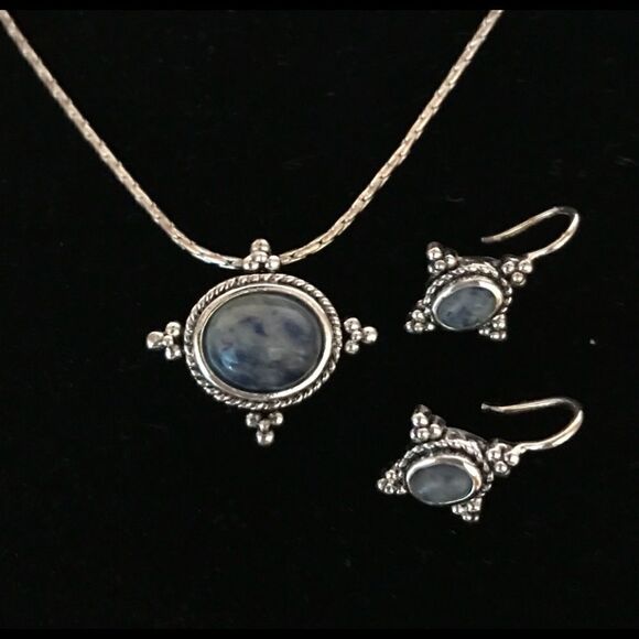 Roman Silver tone earring and pendent with chain set - Picture 1 of 6